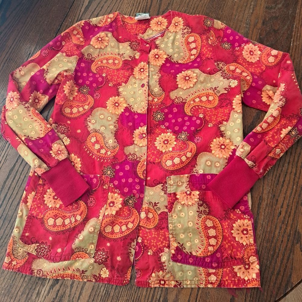XS Cottonality Red Orange Green Floral Long Sleeve Snap Front Scrub Top Lab Coat
